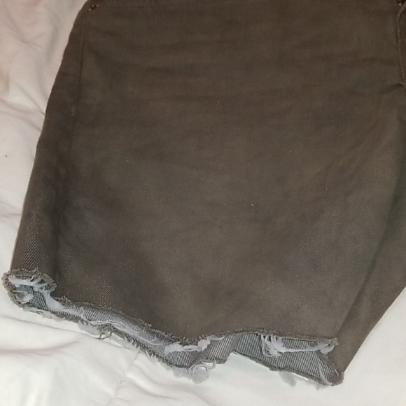 🤞 RESIN 26 🍀 Olive Green Sniper Camo denim shorts 💚 🆓️FREE W/ANY$30BUNDLE❣️ - Picture 4 of 9